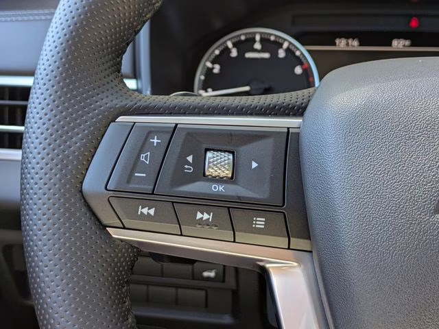 2026 White Diamond Mitsubishi Outlander ES AWD SUV