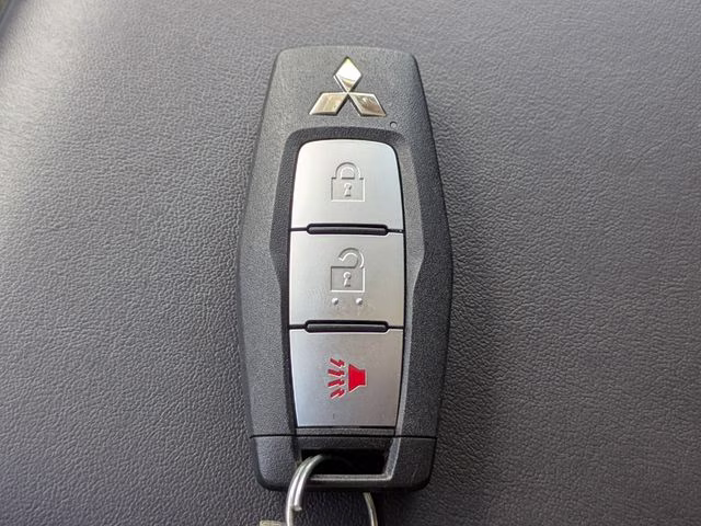 2026 White Diamond Mitsubishi Outlander ES AWD SUV