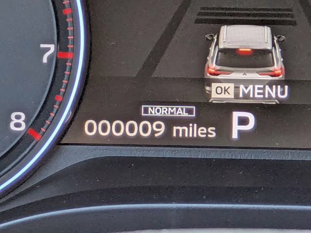 2026 White Diamond Mitsubishi Outlander ES AWD SUV