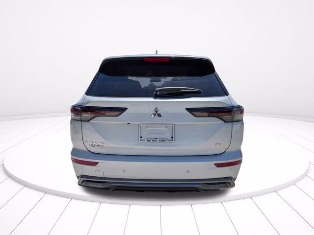2026 White Diamond Mitsubishi Outlander ES AWD SUV