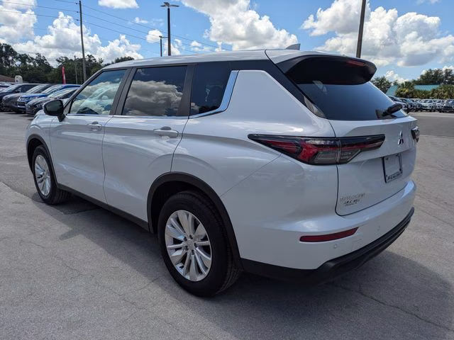 2026 White Diamond Mitsubishi Outlander ES AWD SUV