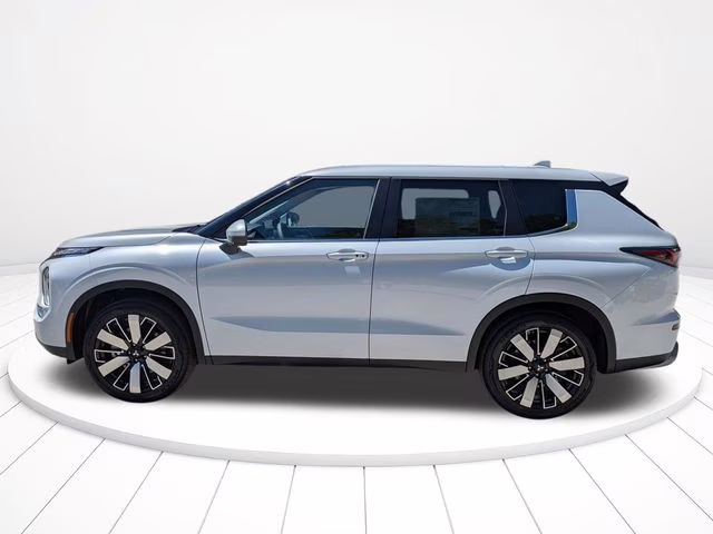 2026 White Diamond Mitsubishi Outlander ES AWD SUV