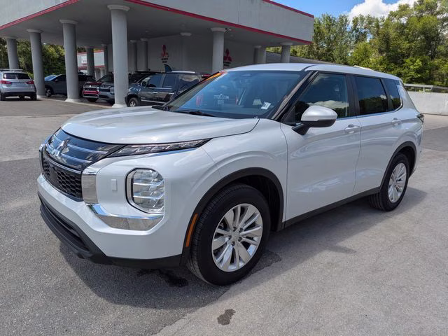 2026 White Diamond Mitsubishi Outlander ES AWD SUV