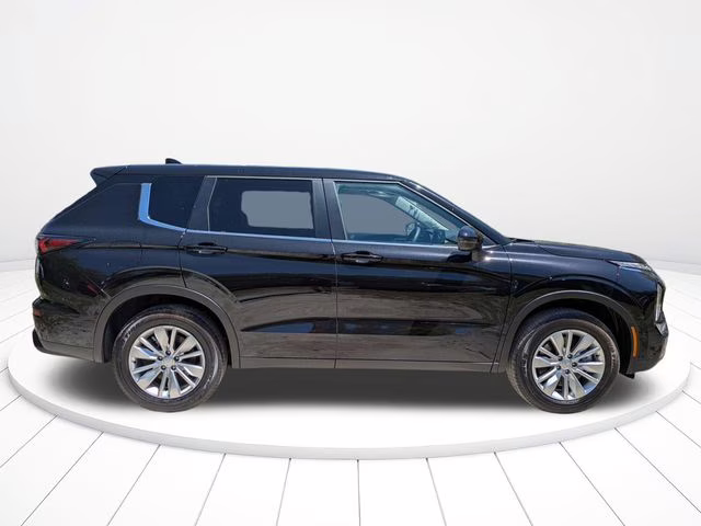 2026 Labrador Black Pearl Mitsubishi Outlander ES FWD SUV