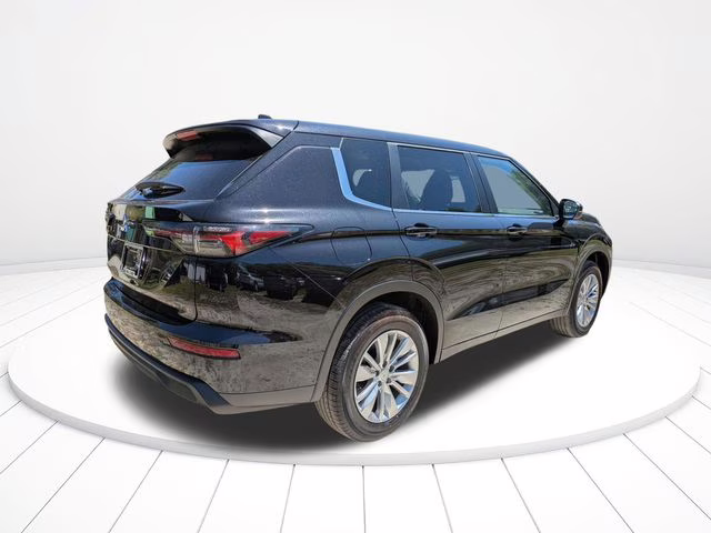 2026 Labrador Black Pearl Mitsubishi Outlander ES FWD SUV