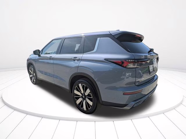 2026 Gray Mitsubishi Outlander SE FWD SUV