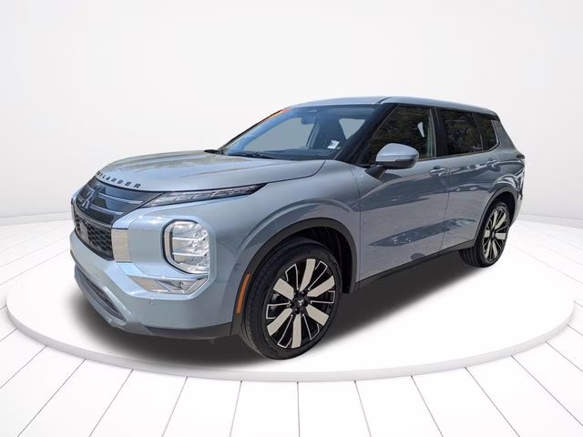 2026 Gray Mitsubishi Outlander SE FWD SUV