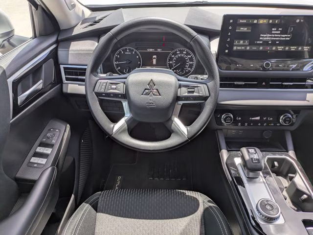 2026 White Diamond Mitsubishi Outlander ES AWD SUV