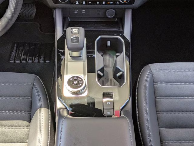 2026 White Diamond Mitsubishi Outlander ES AWD SUV
