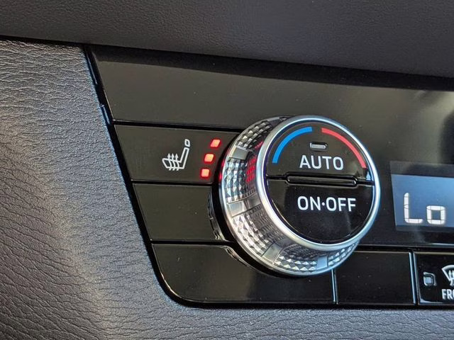 2026 White Diamond Mitsubishi Outlander ES AWD SUV
