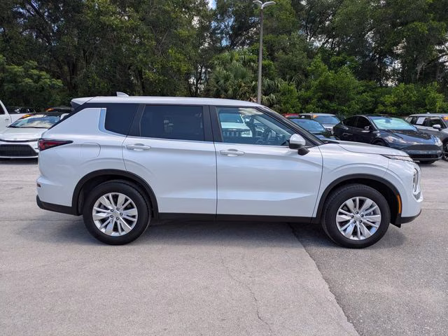 2026 White Diamond Mitsubishi Outlander ES AWD SUV