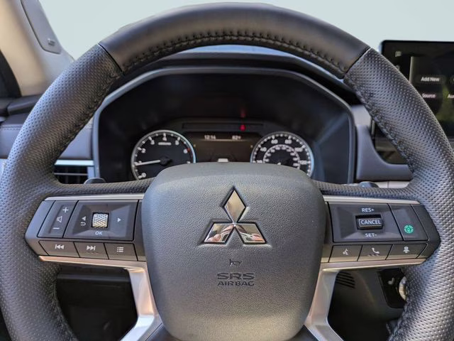 2026 White Diamond Mitsubishi Outlander ES AWD SUV