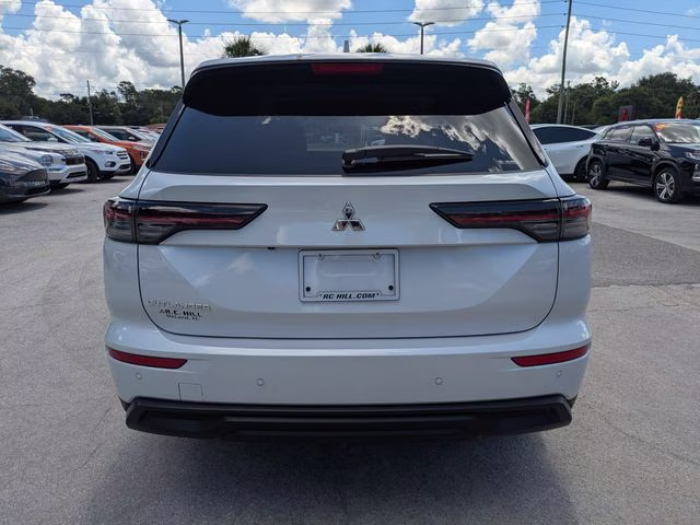 2026 White Diamond Mitsubishi Outlander ES AWD SUV