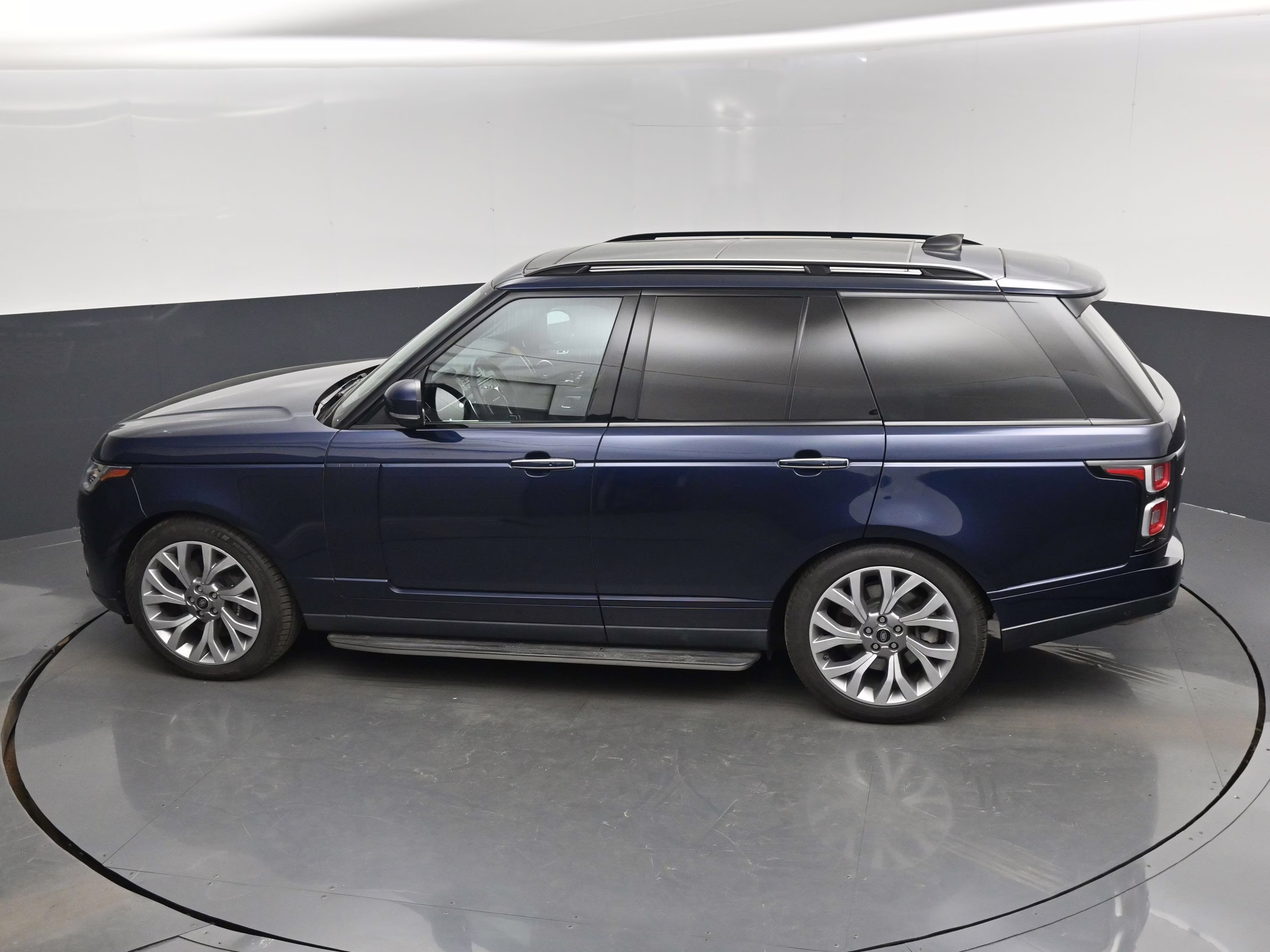 2019 Loire Blue Metallic Land Rover Range Rover 5.0L V8 Supercharged Autobiography 4X4 SUV