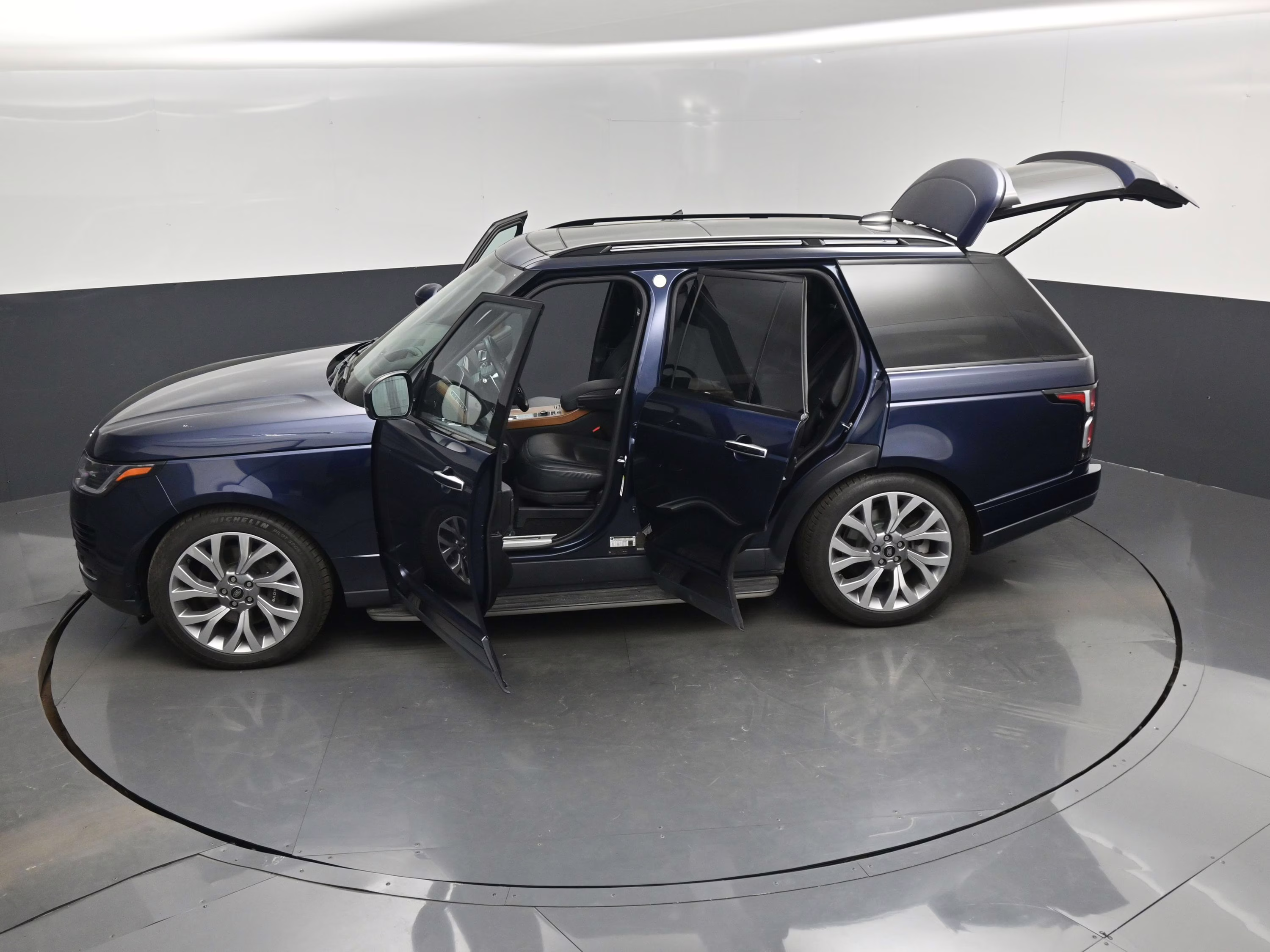 2019 Loire Blue Metallic Land Rover Range Rover 5.0L V8 Supercharged Autobiography 4X4 SUV