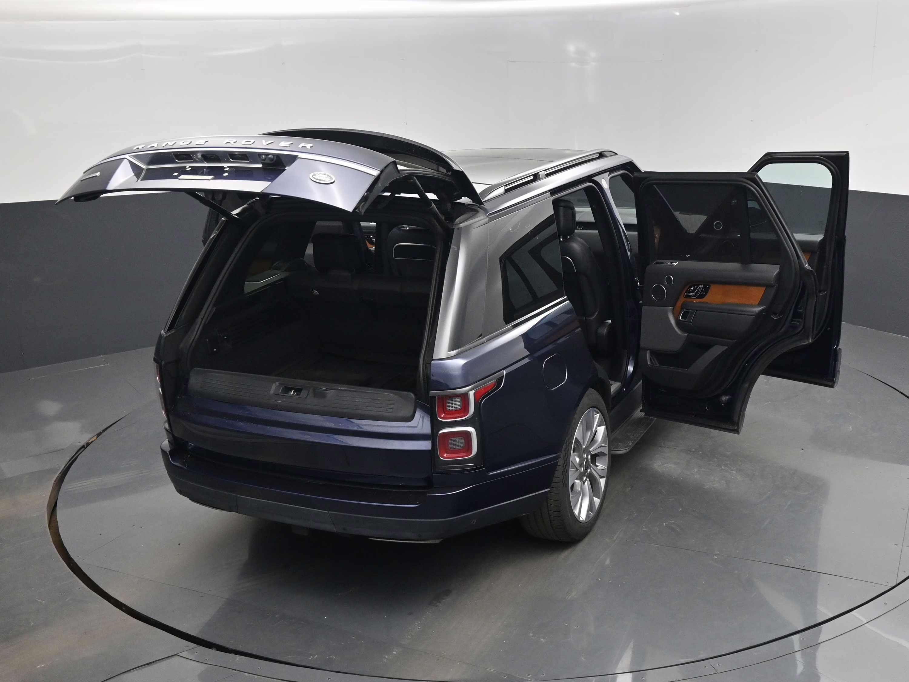 2019 Loire Blue Metallic Land Rover Range Rover 5.0L V8 Supercharged Autobiography 4X4 SUV