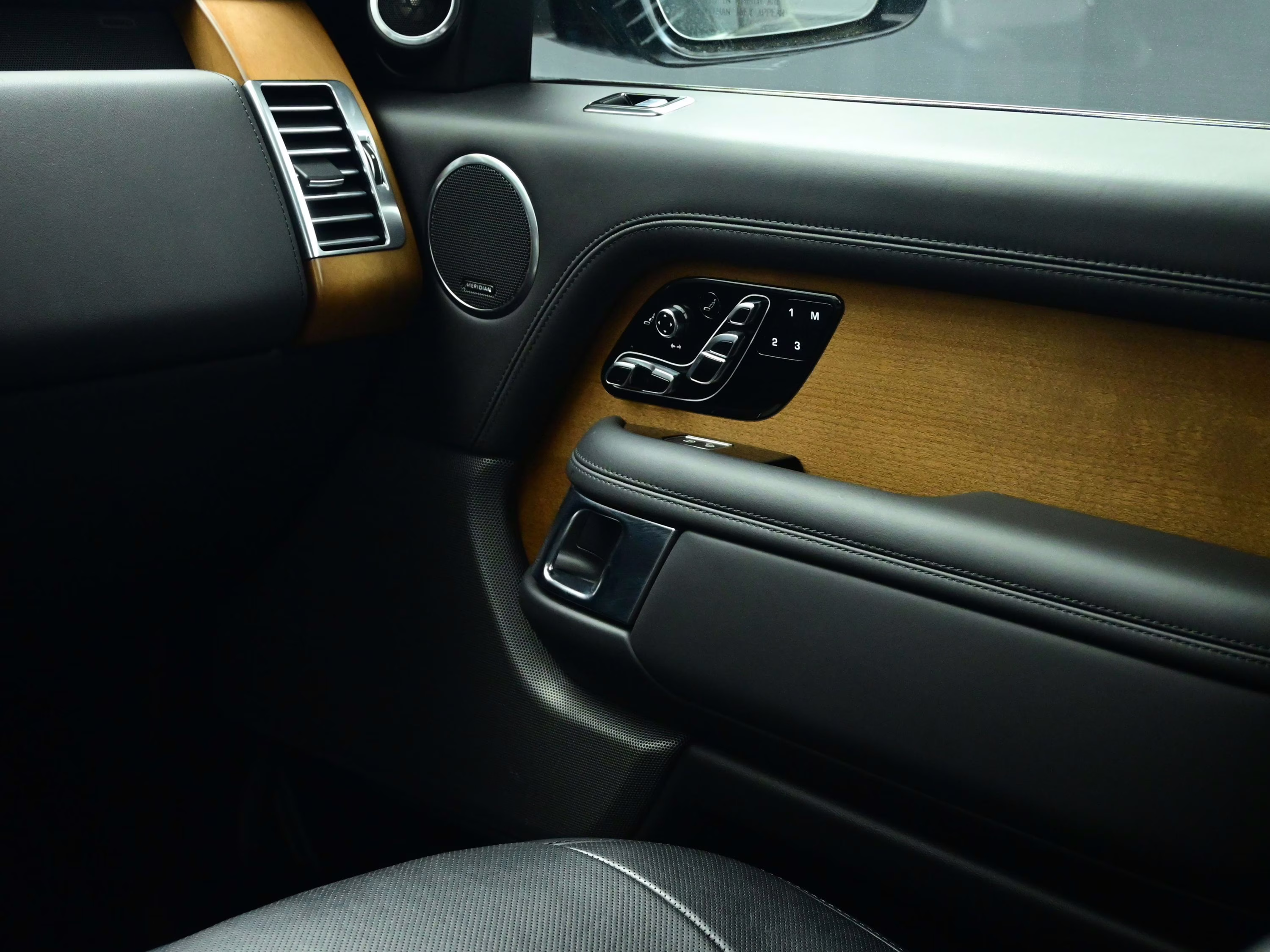 2019 Loire Blue Metallic Land Rover Range Rover 5.0L V8 Supercharged Autobiography 4X4 SUV