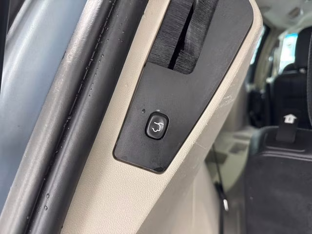 2013 Crystal Blue Pearlcoat Chrysler Town & Country Touring FWD Van