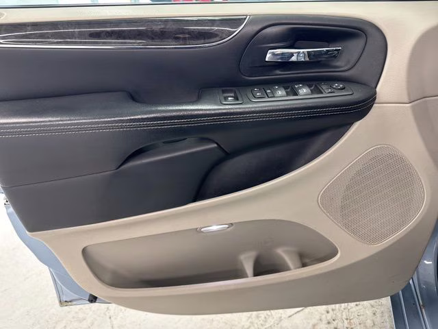 2013 Crystal Blue Pearlcoat Chrysler Town & Country Touring FWD Van