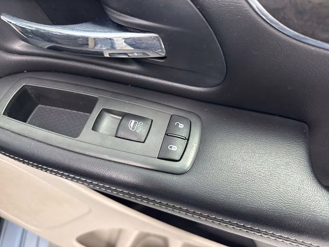 2013 Crystal Blue Pearlcoat Chrysler Town & Country Touring FWD Van