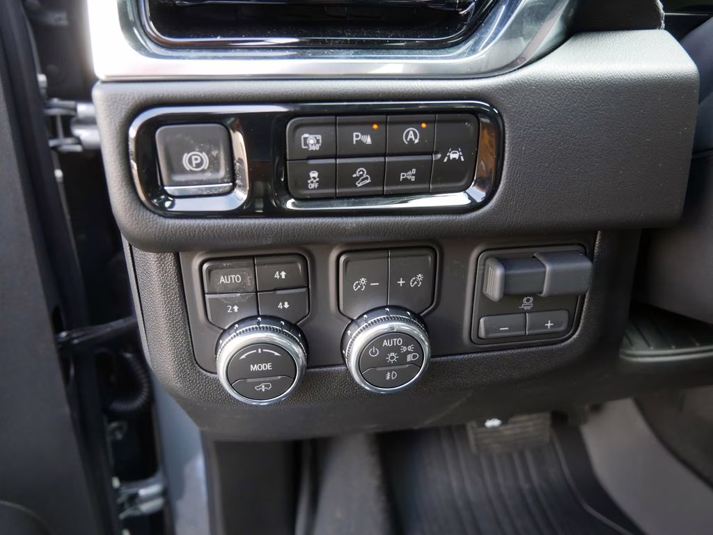 2026 Sterling Metallic GMC Yukon XL Denali 4X4 SUV