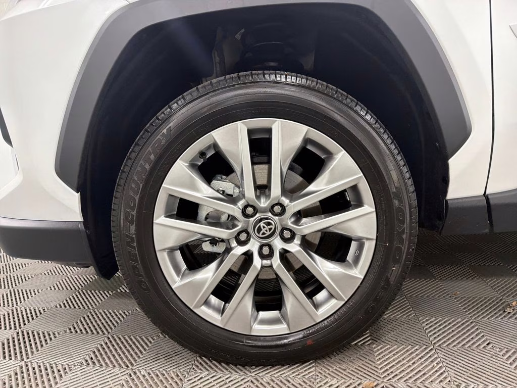 2025 Wind Chill Pearl Toyota RAV4 XLE Premium FWD SUV
