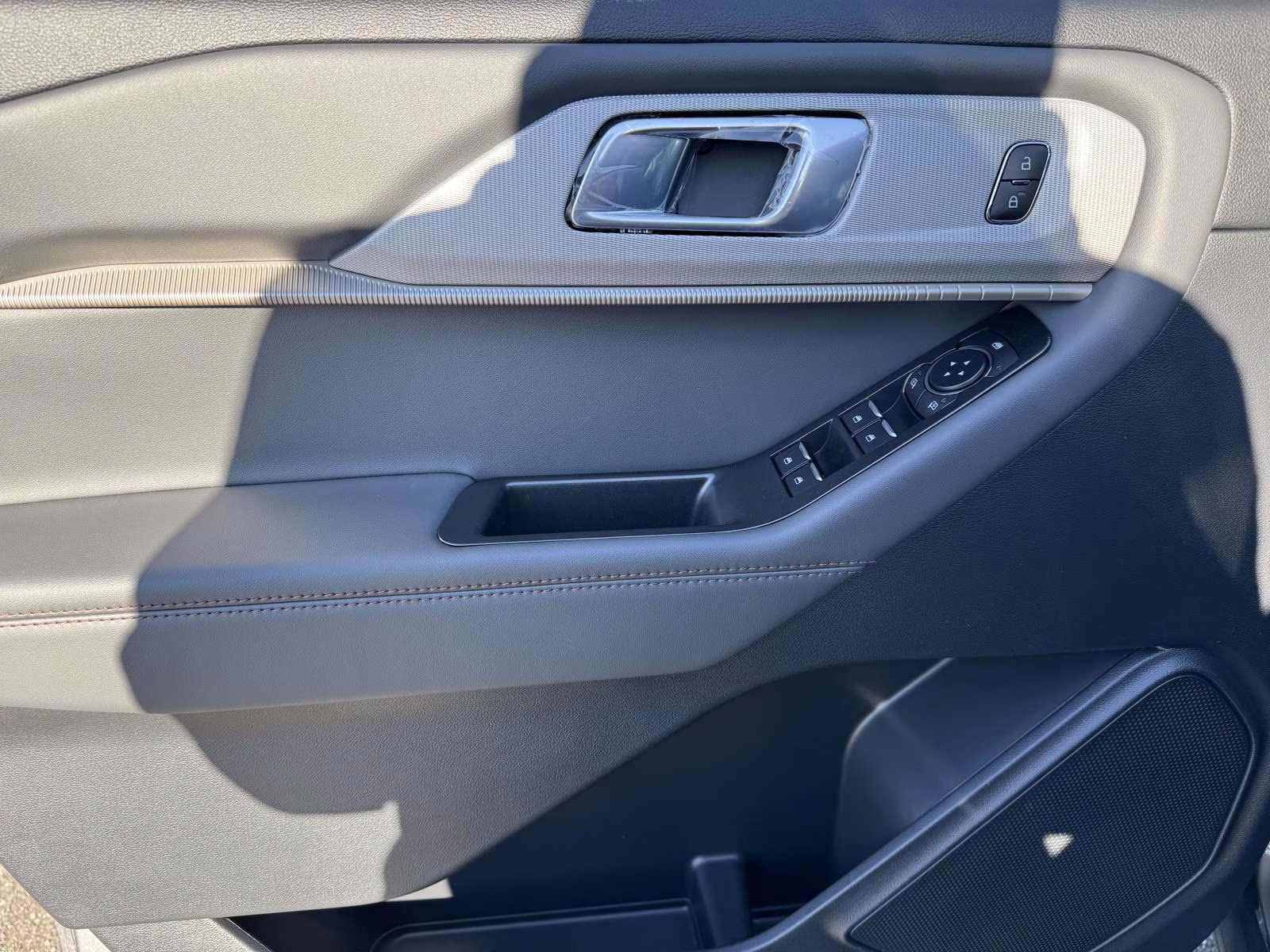 2026 Carbonized Gray Metallic Ford Explorer Active w/100A Pkg 4WD 4X4 SUV