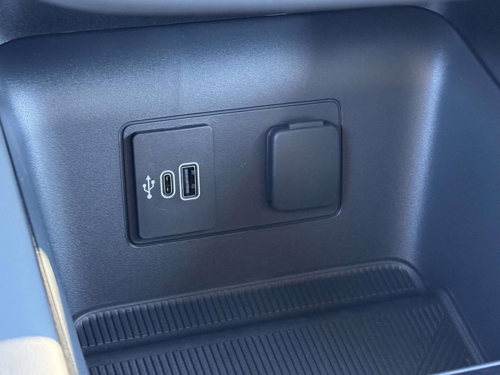 2026 Carbonized Gray Metallic Ford Explorer Active w/100A Pkg 4WD 4X4 SUV