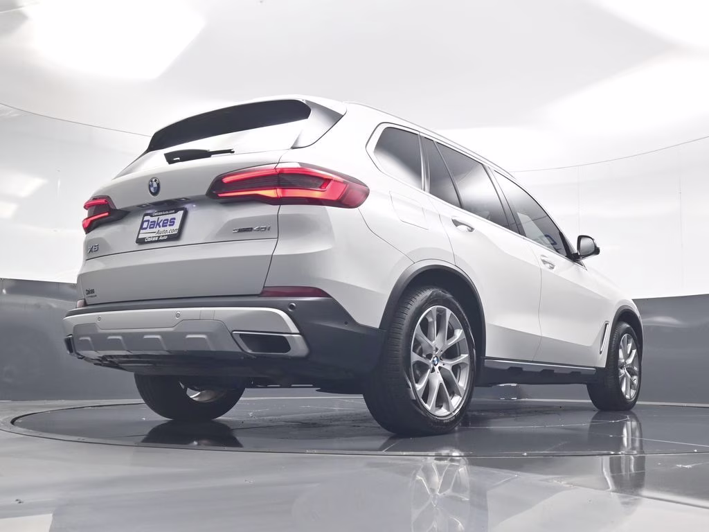 2021 White Metallic BMW X5 sDrive40i RWD SUV