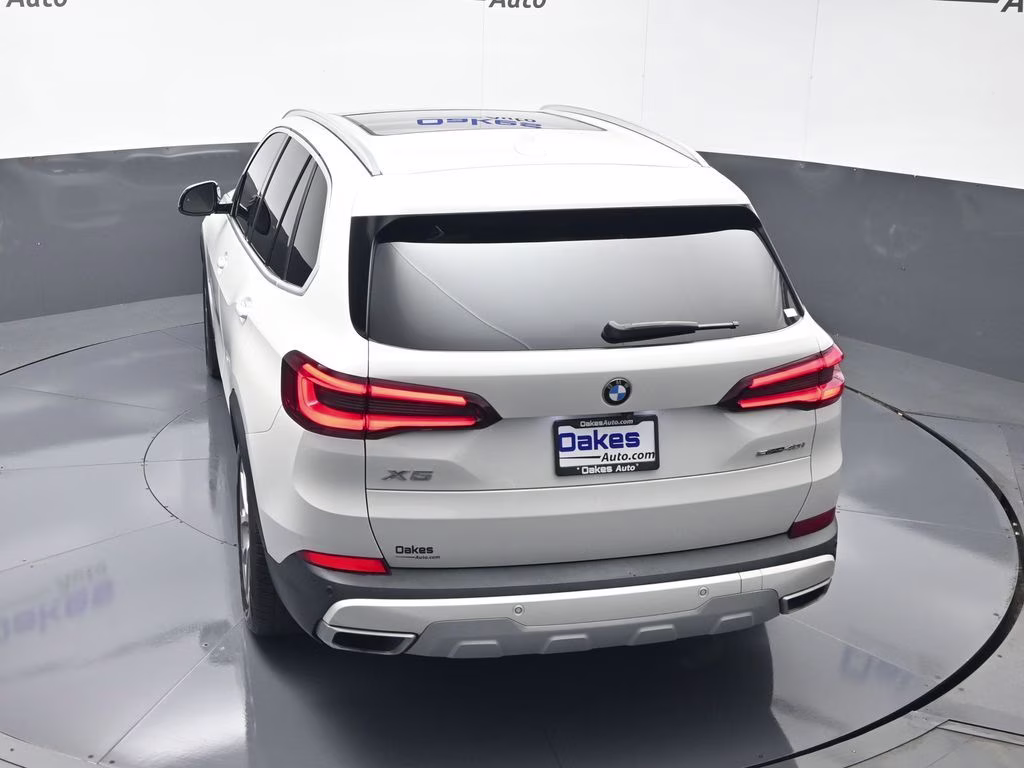 2021 White Metallic BMW X5 sDrive40i RWD SUV