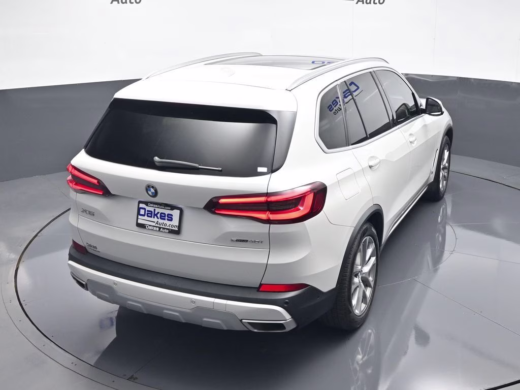 2021 White Metallic BMW X5 sDrive40i RWD SUV