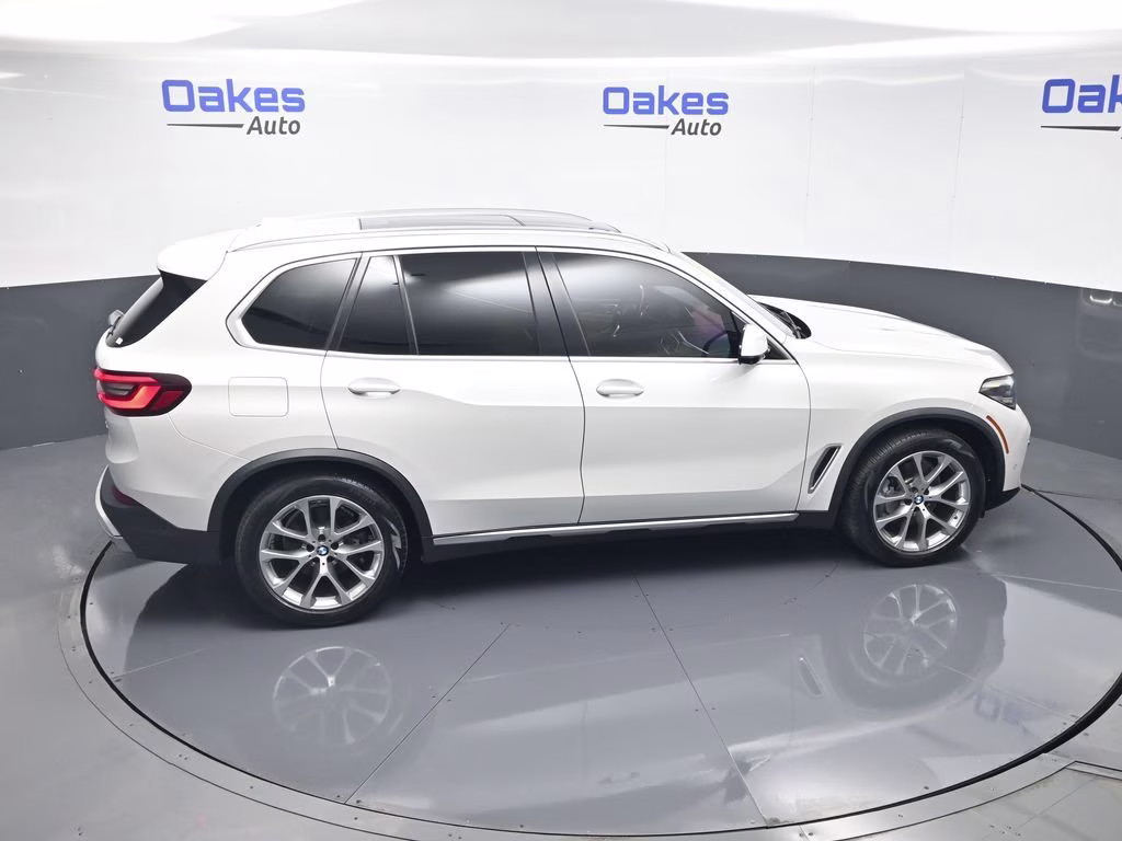 2021 White Metallic BMW X5 sDrive40i RWD SUV
