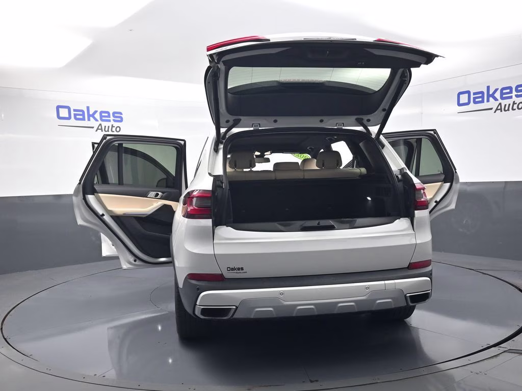 2021 White Metallic BMW X5 sDrive40i RWD SUV
