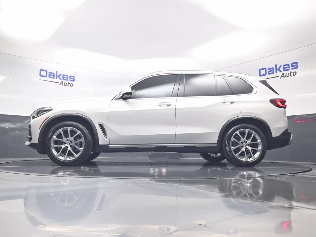 2021 White Metallic BMW X5 sDrive40i RWD SUV