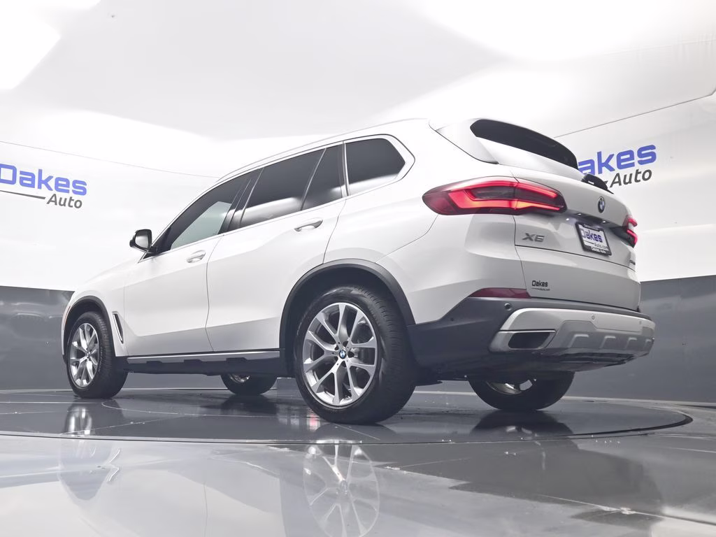 2021 White Metallic BMW X5 sDrive40i RWD SUV