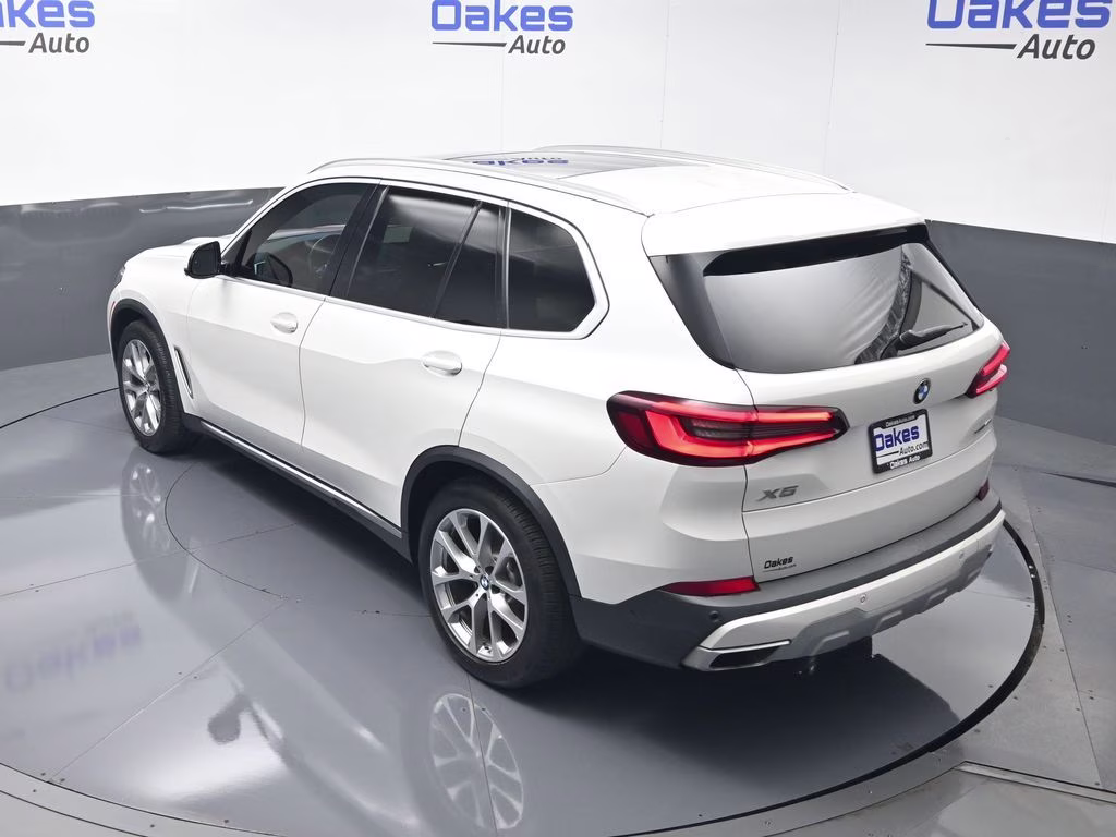 2021 White Metallic BMW X5 sDrive40i RWD SUV
