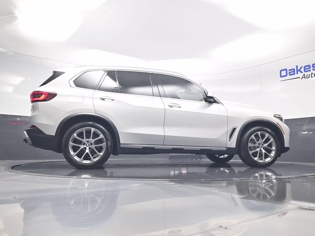 2021 White Metallic BMW X5 sDrive40i RWD SUV