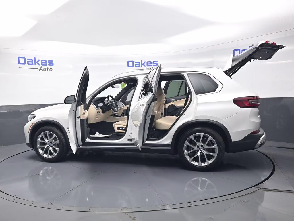 2021 White Metallic BMW X5 sDrive40i RWD SUV