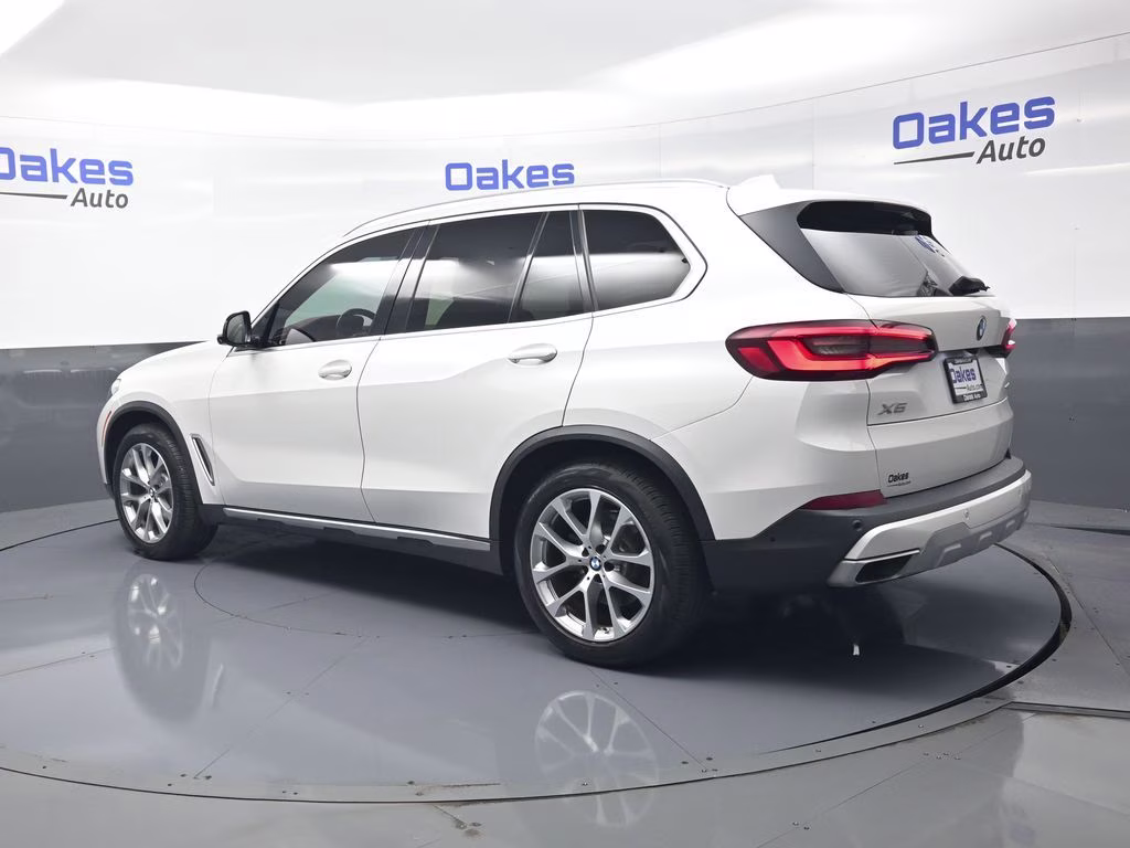 2021 White Metallic BMW X5 sDrive40i RWD SUV