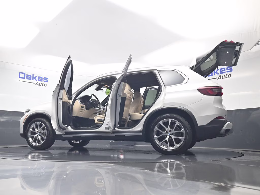 2021 White Metallic BMW X5 sDrive40i RWD SUV