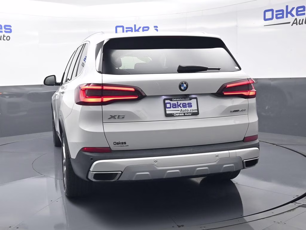 2021 White Metallic BMW X5 sDrive40i RWD SUV
