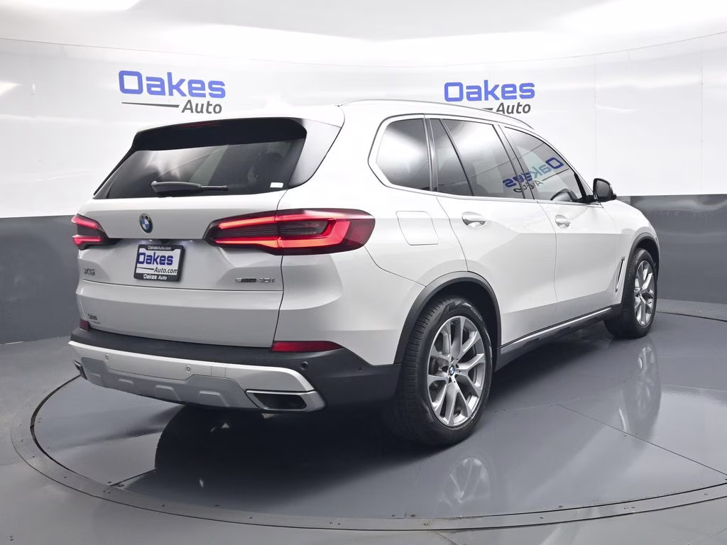 2021 White Metallic BMW X5 sDrive40i RWD SUV