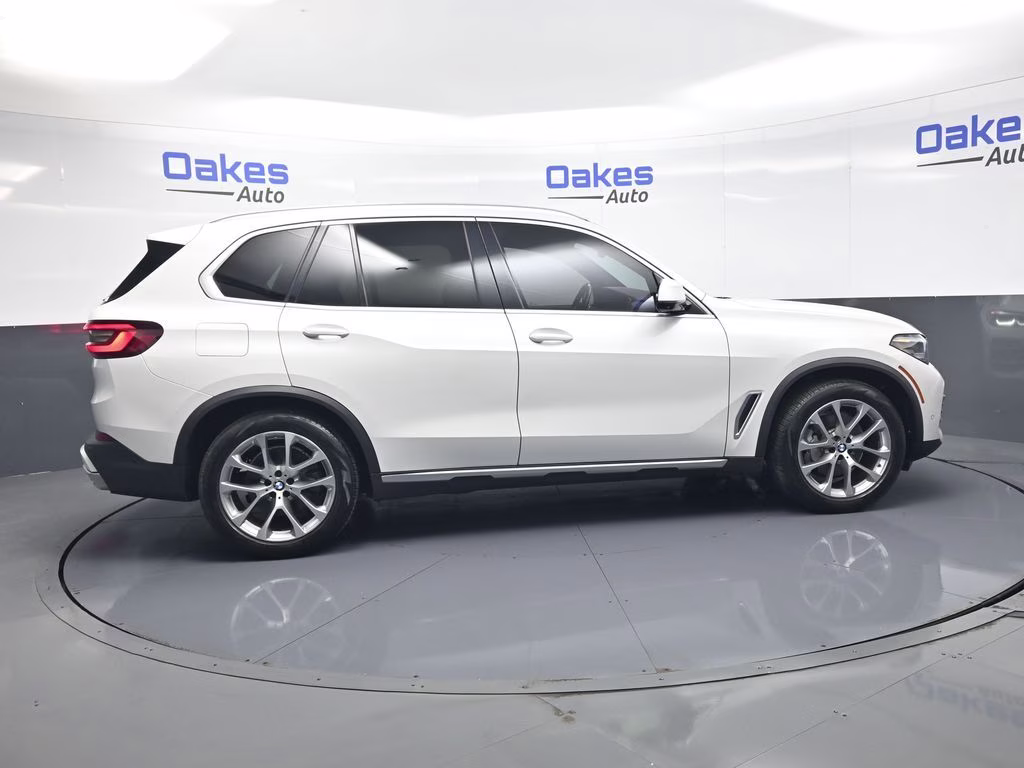 2021 White Metallic BMW X5 sDrive40i RWD SUV