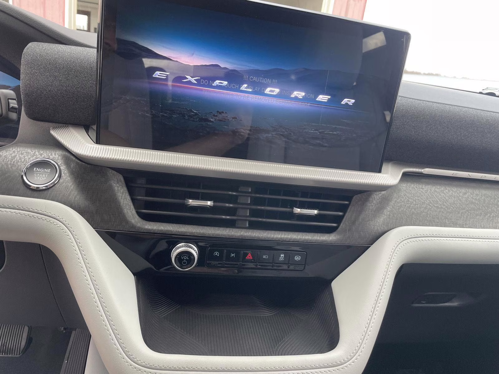 2026 Rapid Red Metallic Tinted Clearcoat Ford Explorer Platinum 4X4 SUV