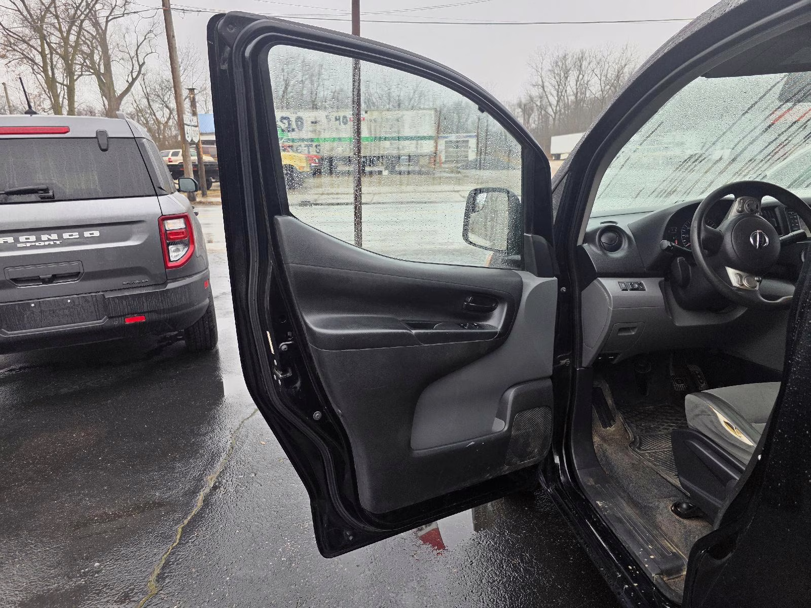 2014 Super Black Nissan NV200 SV FWD Van