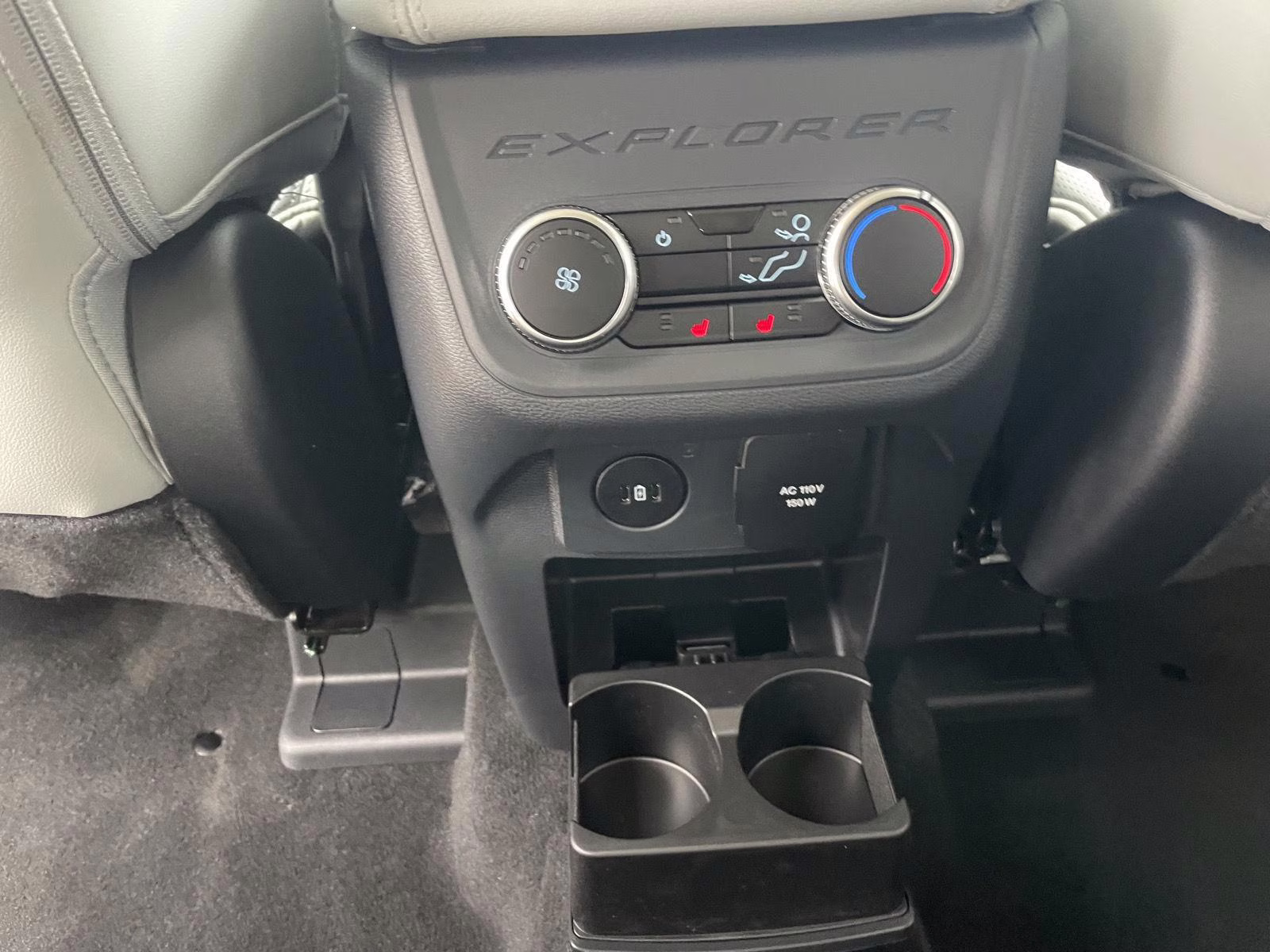 2026 Rapid Red Metallic Tinted Clearcoat Ford Explorer Platinum 4X4 SUV