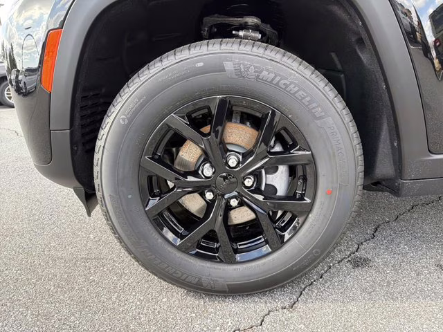 2026 Diamond Black Crystal Pearlcoat Jeep Grand Cherokee Laredo Altitude RWD SUV