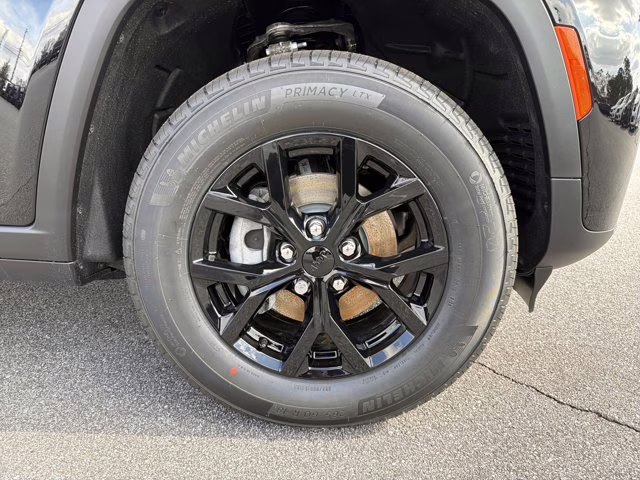 2026 Diamond Black Crystal Pearlcoat Jeep Grand Cherokee Laredo Altitude RWD SUV