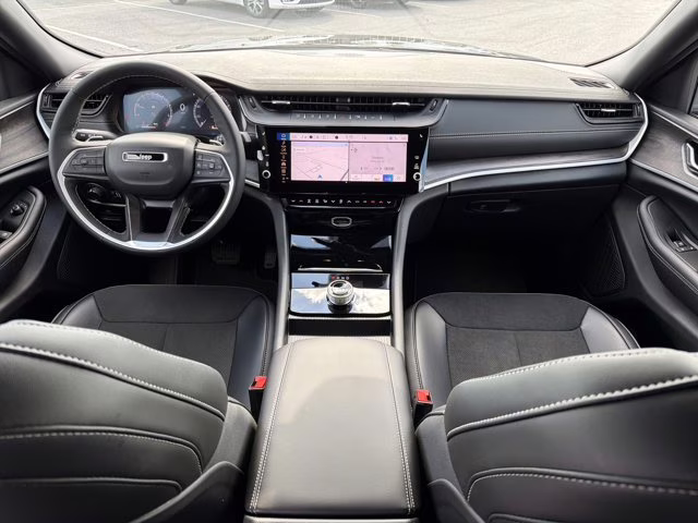 2026 Diamond Black Crystal Pearlcoat Jeep Grand Cherokee Laredo Altitude RWD SUV