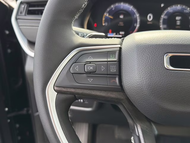 2026 Diamond Black Crystal Pearlcoat Jeep Grand Cherokee Laredo Altitude RWD SUV